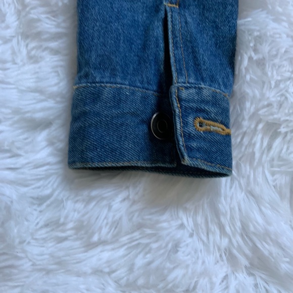 Jean jacket. - Picture 3 of 6